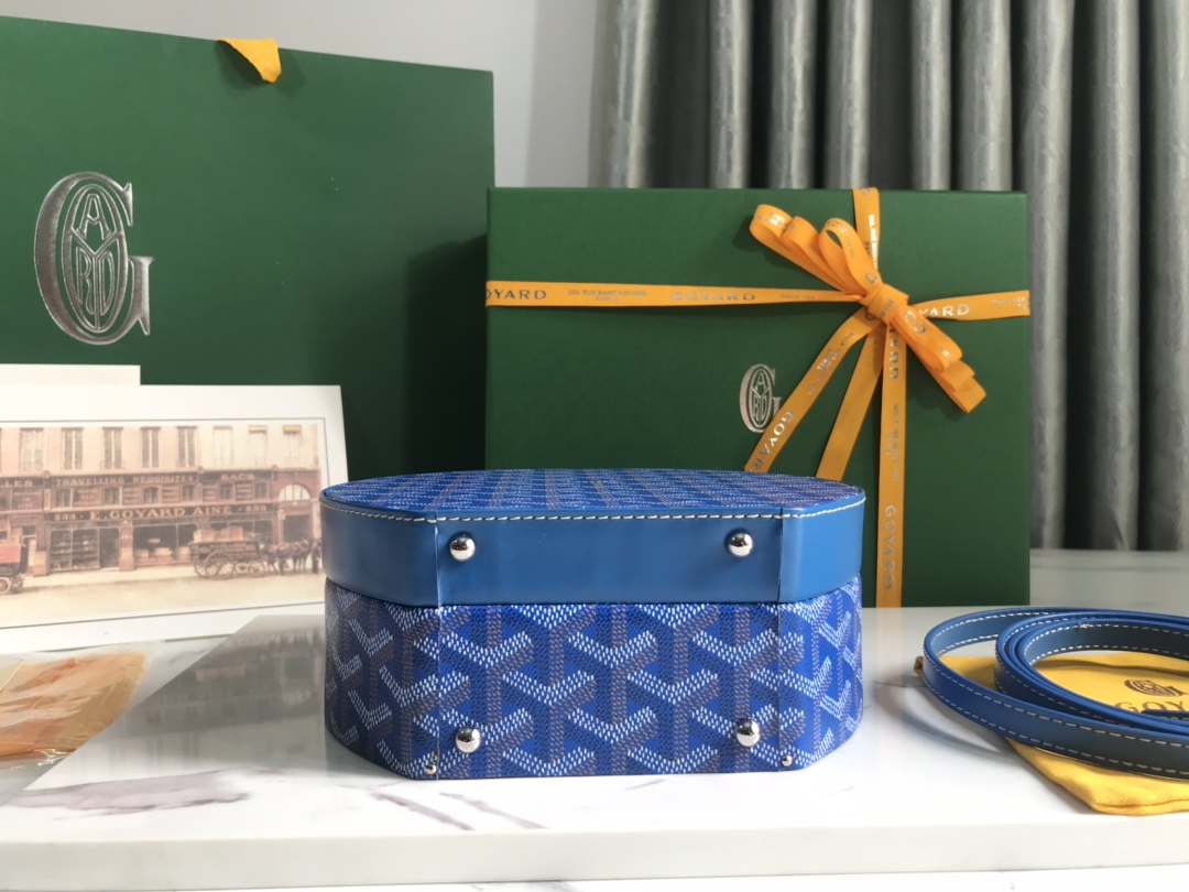 The Alto Hatbox Trunk Bag In Blue